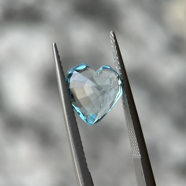 Topacio azul-4.20ct-9.6x9.7x6.6mm 3