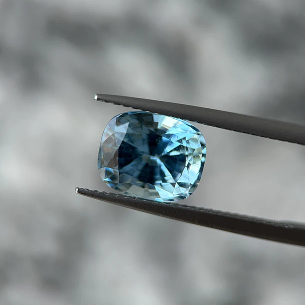 Topacio azul-4.55ct-9.8x7.9x6.6mm 1