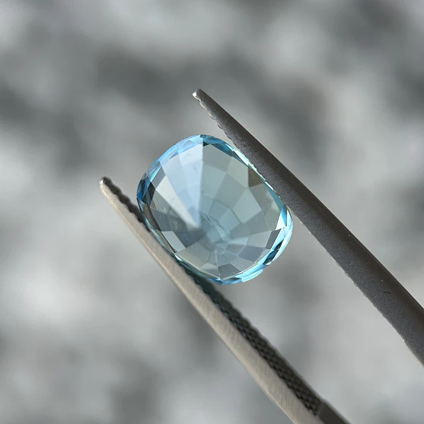 Topacio azul-4.55ct-9.8x7.9x6.6mm 2