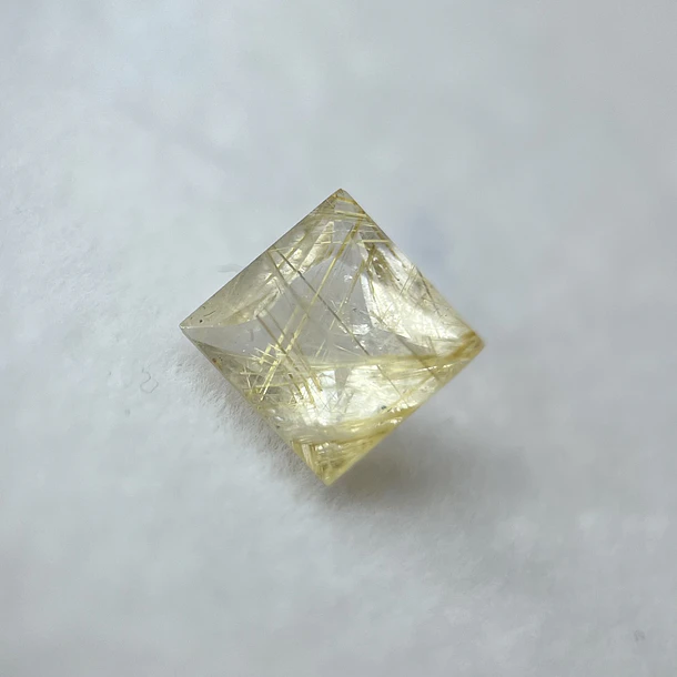 Cuarzo rutilado-1.920ct-7x7mm 1