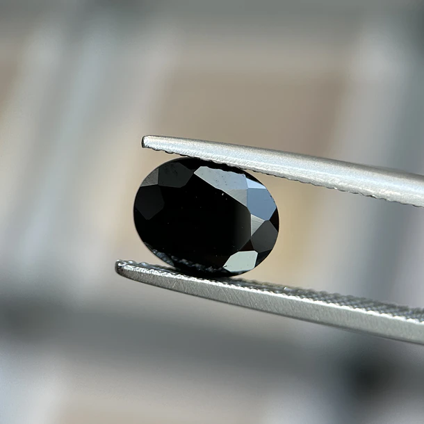 Espinela negra-2.985ct-9.2x7.3mm 1