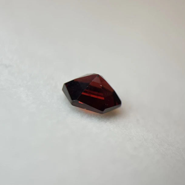 Granate rojo-2.050ct-8x8mm 2