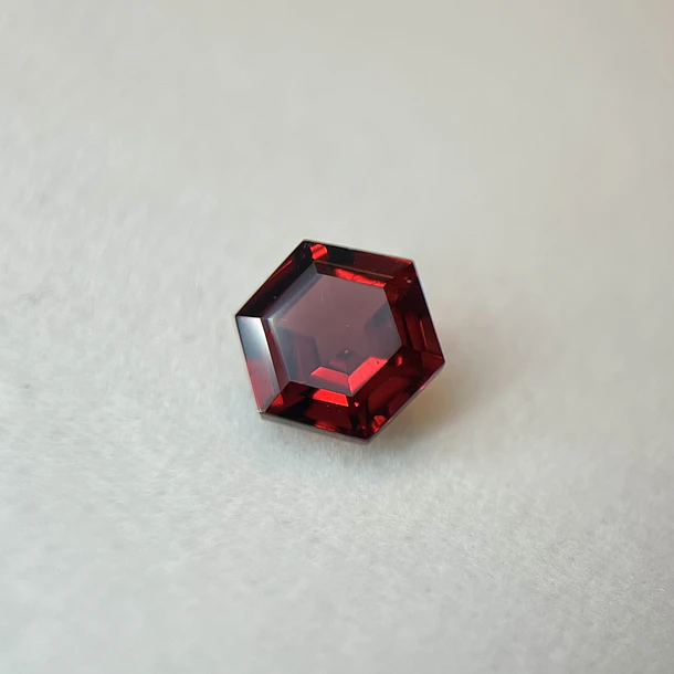 Granate rojo-2.050ct-8x8mm 1