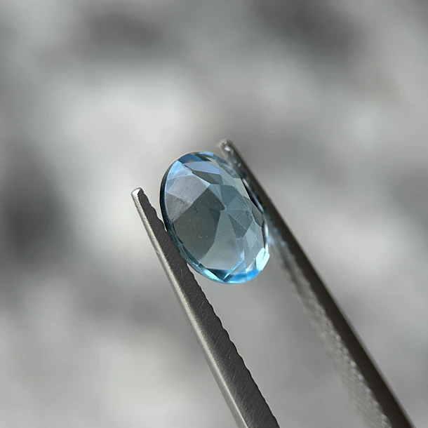 Topacio suizo-1.76ct-8.2x5.9x4.2mm 2