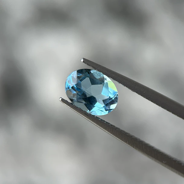 Topacio suizo-1.76ct-8.2x5.9x4.2mm 1
