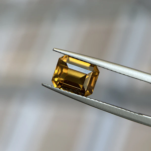 Circón-3.72ct-8.4x6.7x4.8mm 1
