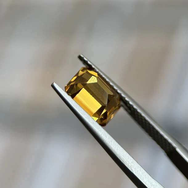 Circón-3.72ct-8.4x6.7x4.8mm 2