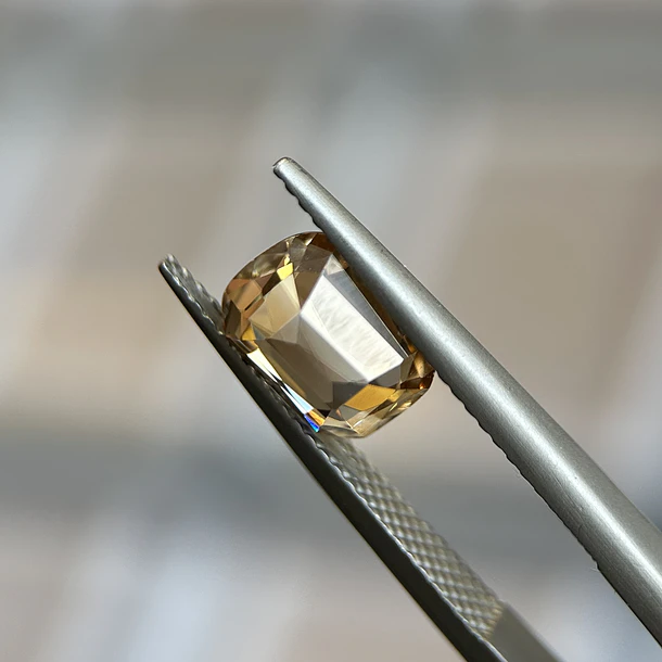 Circón-3.24ct-8.8x6.6x4.3mm 2