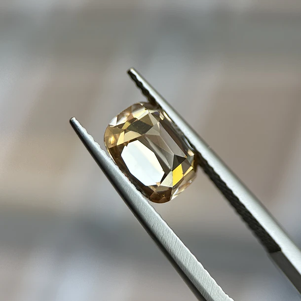 Circón-3.24ct-8.8x6.6x4.3mm 3