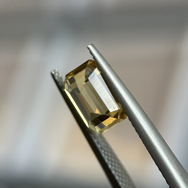 Circón-3.72ct-8.7x6.2x4.5mm 2