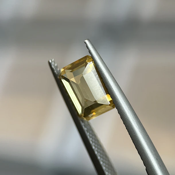 Circón-3.08ct-9.2x6.2x4.2mm 2