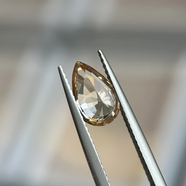 Circón-2.32ct-9.9x5.9x4.2mm 3