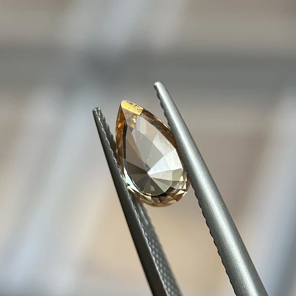 Circón-2.32ct-9.9x5.9x4.2mm 2