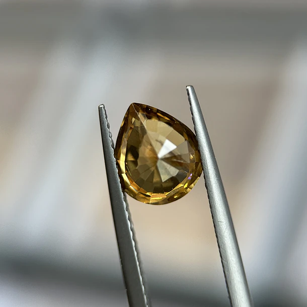 Circón-2.53ctx9.5x7.5x4.5mm 3