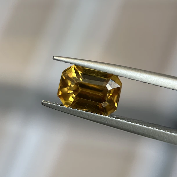 Circón-3.785ct-8.6x5.9x4.9mm 1