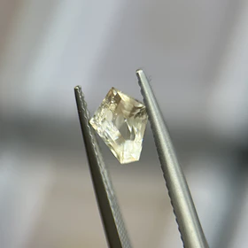 Escapolita wernerita–0.685ct–6.9x5.8x3.9mm