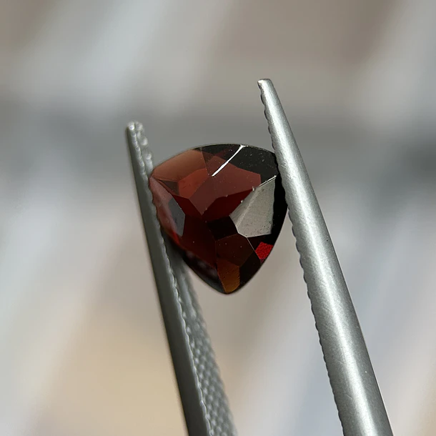 Granate rojo–1.90ct–7.7x7.7x4.5mm 2