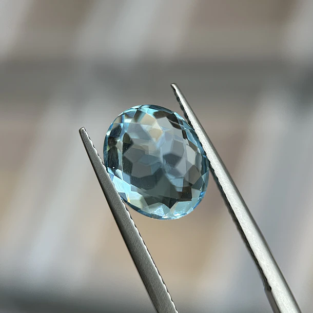 Topacio suizo–5.23ct–10.7x8.8x7.1mm 3