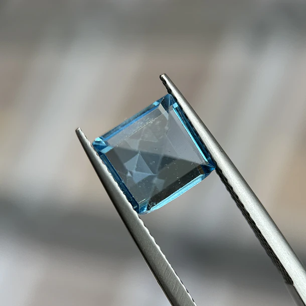 Topacio suizo–2.88ct–7.8x7.8x4.6mm 3