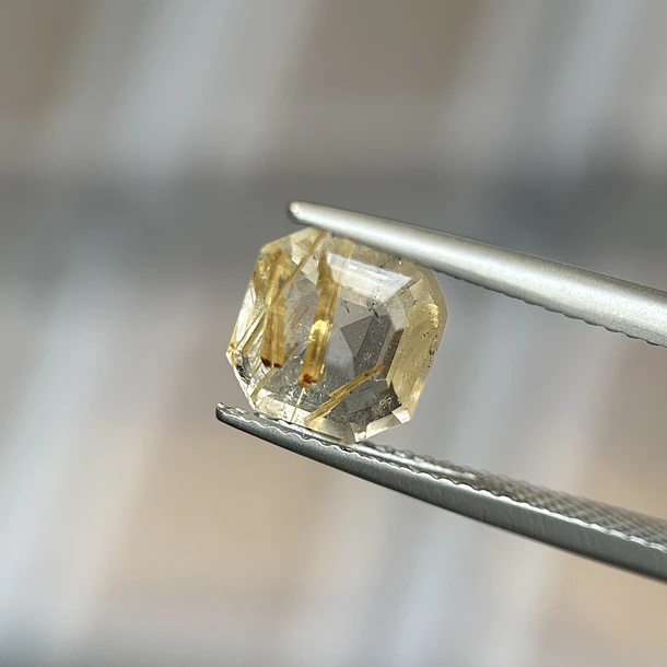 Cuarzo rutilado–1.985ct–8x7.8x4.4mm 1