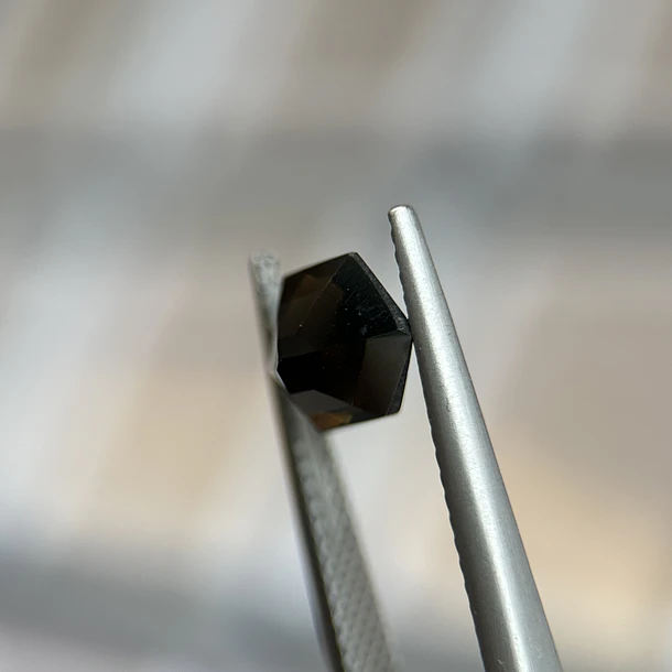 Espinela negra-1.42ct-7.7x6.5x5.1mm 2