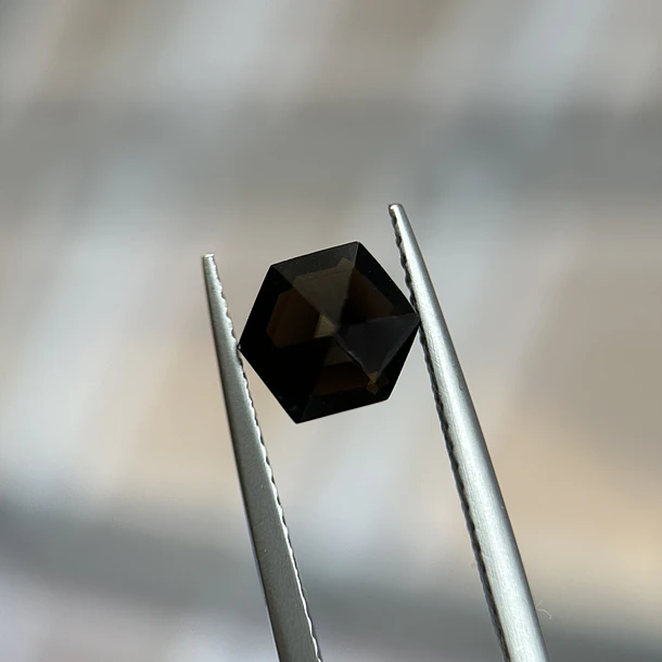 Espinela negra-1.42ct-7.7x6.5x5.1mm 3