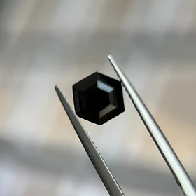 Espinela negra-1.42ct-7.7x6.5x5.1mm