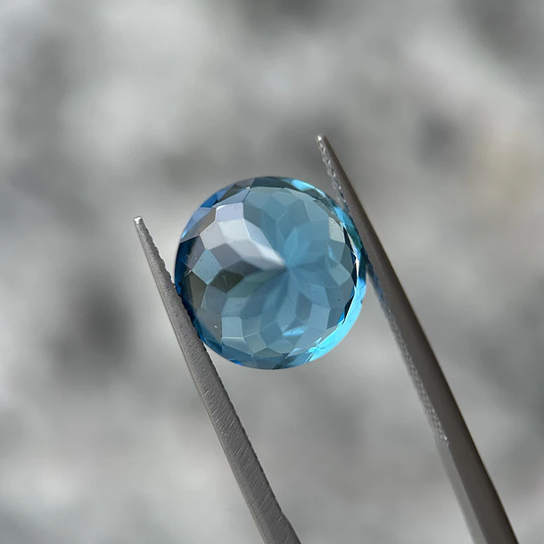 Topacio suizo–8.76ct–12.1x12.1x8mm 3
