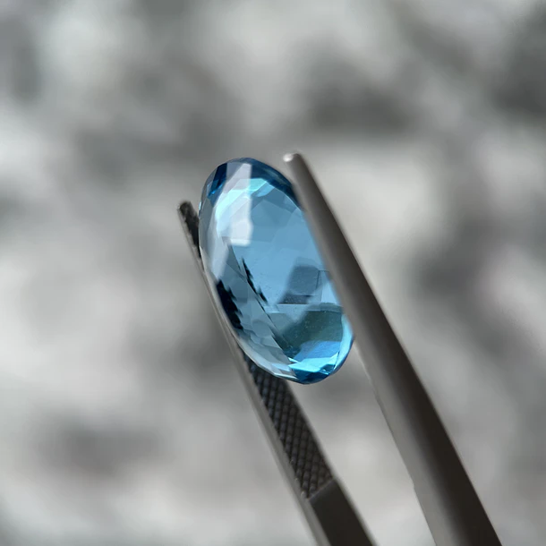 Topacio suizo–8.31ct–14.7x10.7x6.8mm 2