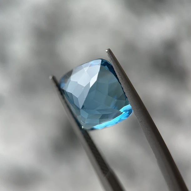 Topacio suizo–8.59ct–12.1x12.1x7.2mm 2
