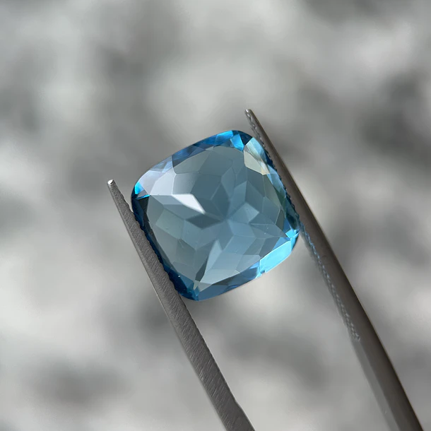 Topacio suizo–8.59ct–12.1x12.1x7.2mm 3