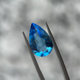 Topacio suizo–7.33ct–16.9x10.3x5.9mm