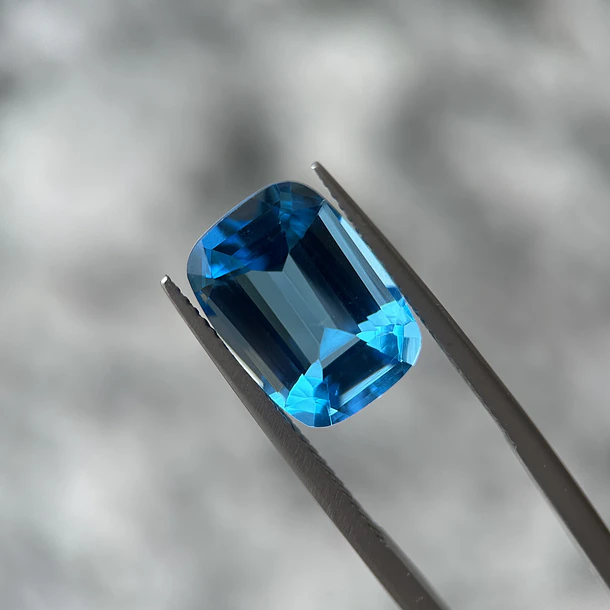 Topacio suizo–9.06ct–14x10.1x6.7mm 1