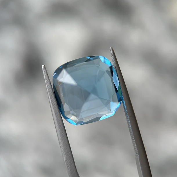 Topacio suizo–9.56ct–12x12x7.1mm 3