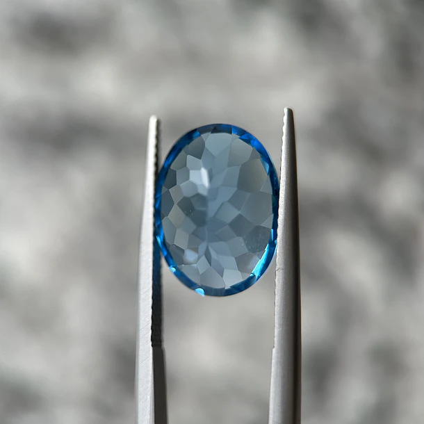 Topacio suizo–10.98ct–15x11.8x8.3mm 3