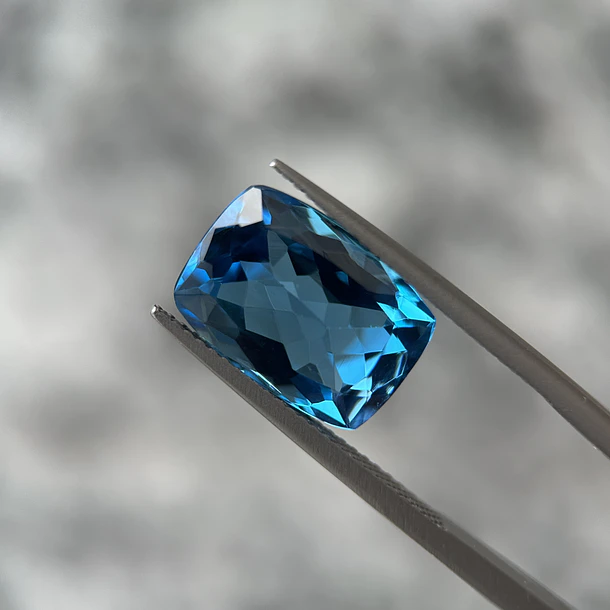Topacio suizo–8.51ct–13.8x10x5.6mm 1