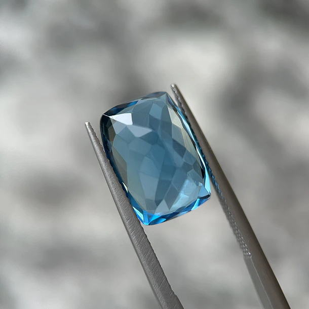 Topacio suizo–8.51ct–13.8x10x5.6mm 3