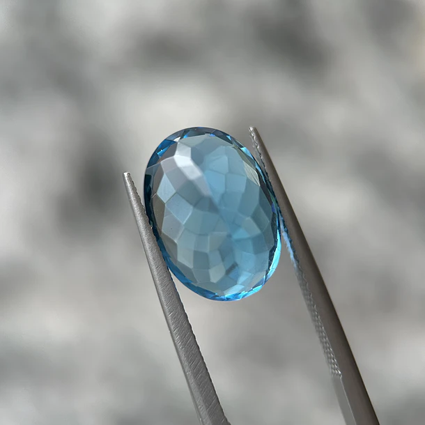 Topacio suizo-8.83ct–14.1x10.2x7.2mm 3