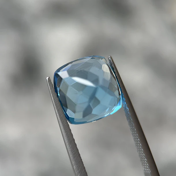Topacio suizo–8.37ct–11x11x7.5mm 3