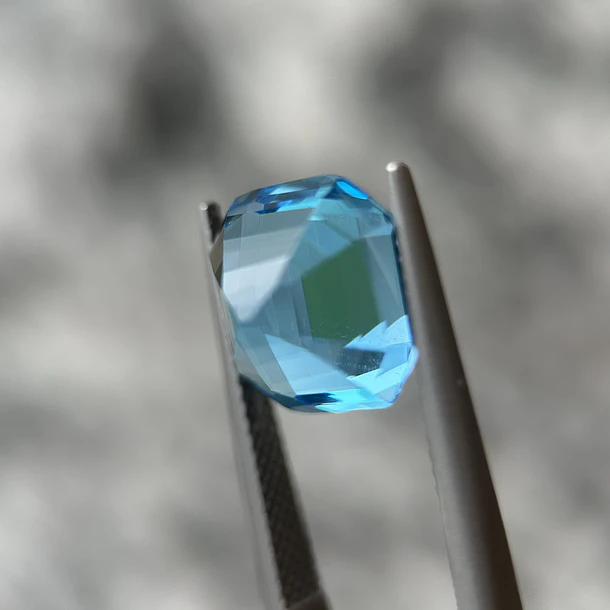 Topacio suizo–8.41ct–11.3x11.3x7.6mm 3