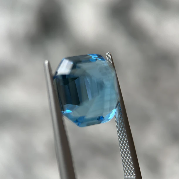 Topacio suizo–8.41ct–11.3x11.3x7.6mm 2