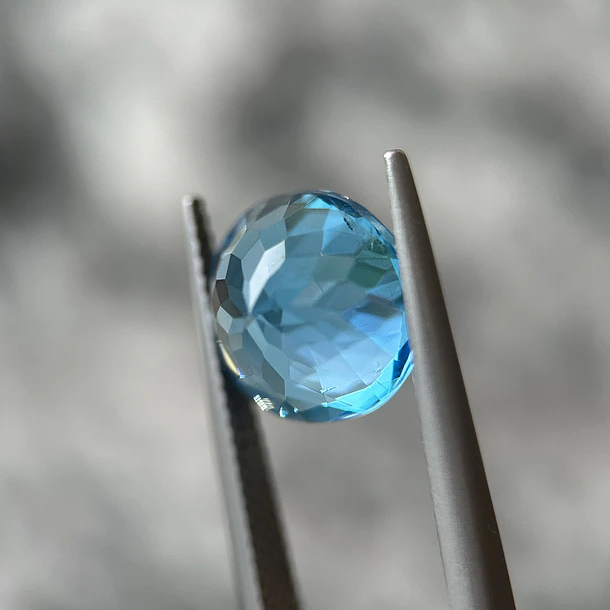Topacio suizo–6.32ct–10.7x10.7x7.4mm 2