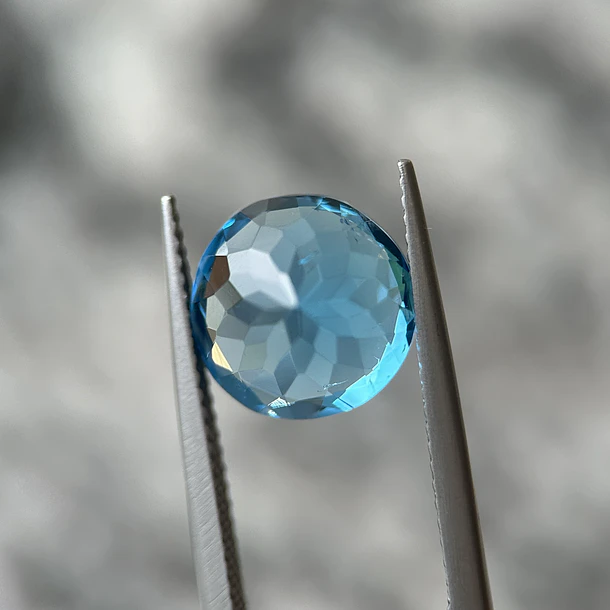 Topacio suizo–6.32ct–10.7x10.7x7.4mm 3