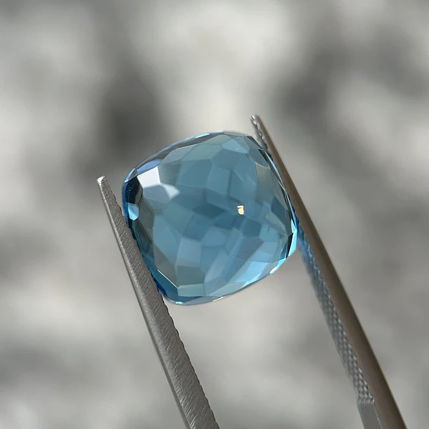 Topacio suizo–8.92ct–10.8x10.8x7.8mm 3