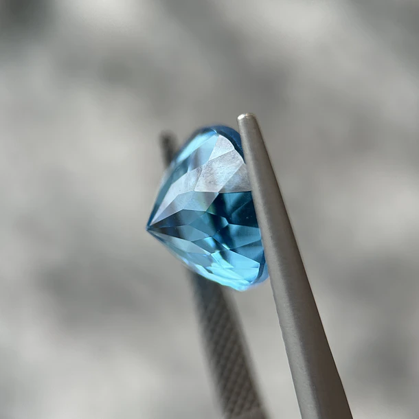 Topacio suizo–6.85ct–11x11x7.6mm 2