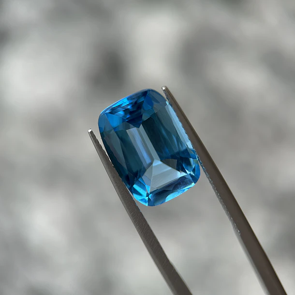 Topacio suizo–8.45ct–14x9.8x6.5mm 1