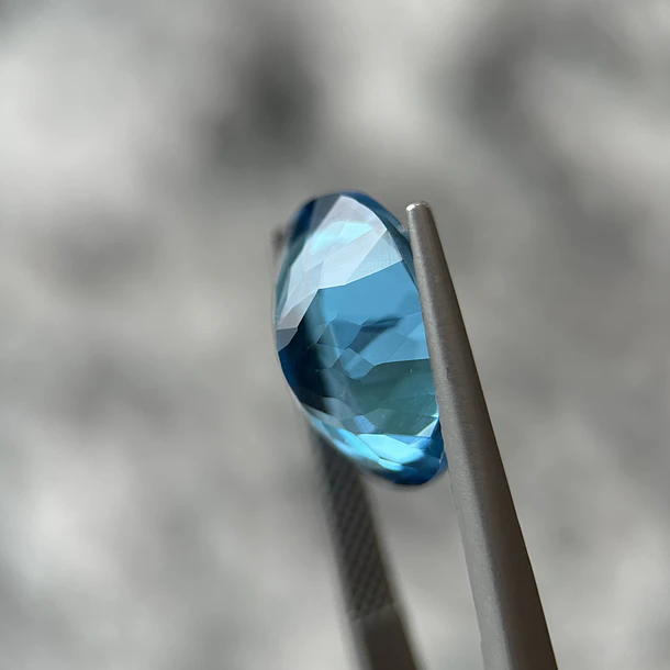 Topacio suizo–8.54ct–15x11x6.5mm 2