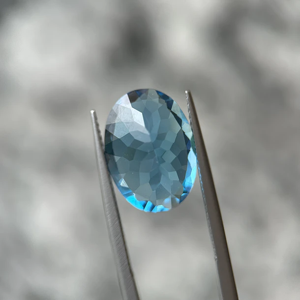 Topacio suizo–8.54ct–15x11x6.5mm 3