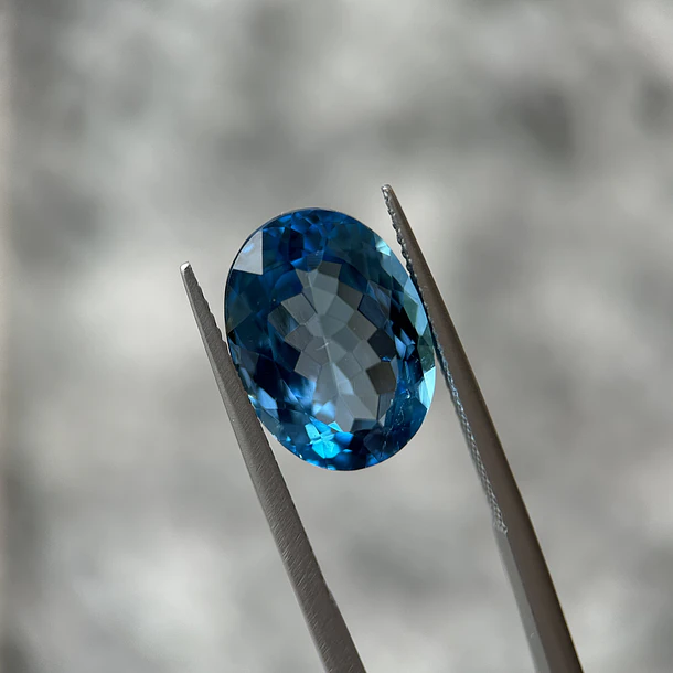 Topacio suizo–10.19ct–15x11x7mm 1