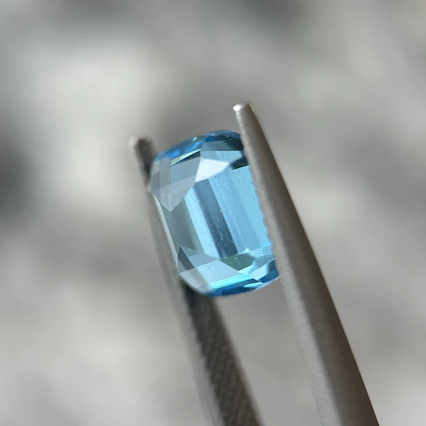 Topacio suizo–4.11ct–9.4x9.4x4.8mm 2